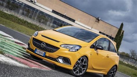 Opel Corsa Gsi La Piccola Hot Su Strada E In Pista Gazzetta It