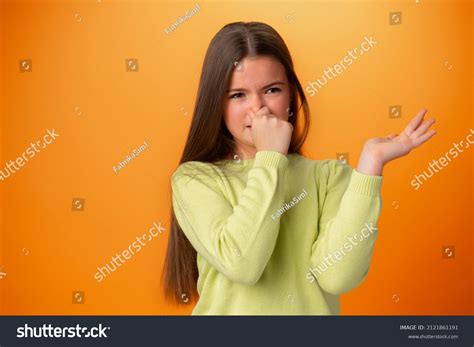 Teen Girl Holding Nose Because Bad Foto Stok 2121861191 Shutterstock