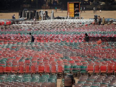 Preparations At Ramlila Maidan In Full Swing For Kejriwals Oath Taking Ceremony