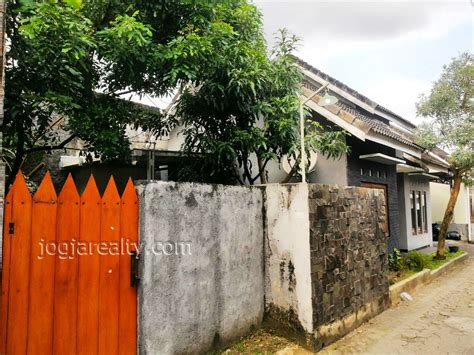 RUMAH DIJUAL JOGJA FULL FURNISHED DEKAT KAMPUS UGM