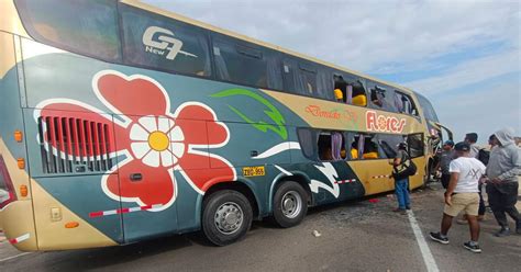 Piura Lambayeque Choque Entre Bus De Empresa Flores Y Tráiler Deja Un