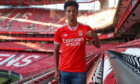 Benfica renova contrato jovem extremo Quero chegar à equipa