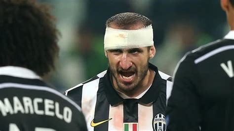 Si Ritira Dal Calcio Giorgio Chiellini I Momenti Iconici Di Un