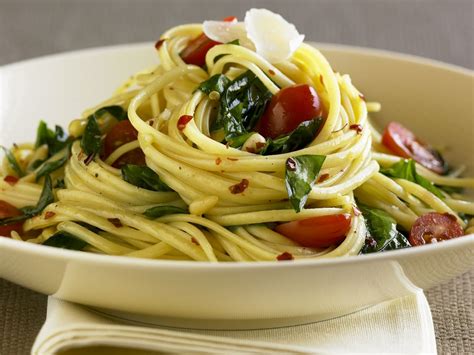 Pasta Mit Tomaten Und Basilikum Rezept EAT SMARTER