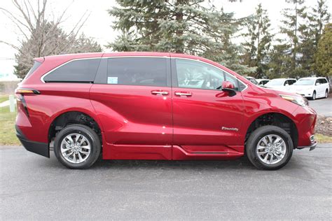 Ruby Red Flare Toyota Sienna Xle With Braunability Power Foldout