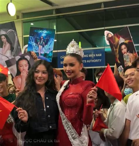 Ngọc Châu lên đường thi Miss Universe mẹ mặc lại áo 6 năm