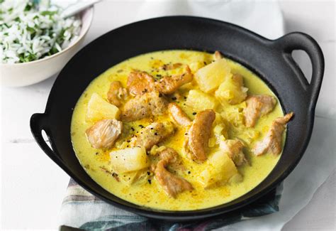 Huhn Ananas Curry mit Kräuterreis Frisch Gekocht