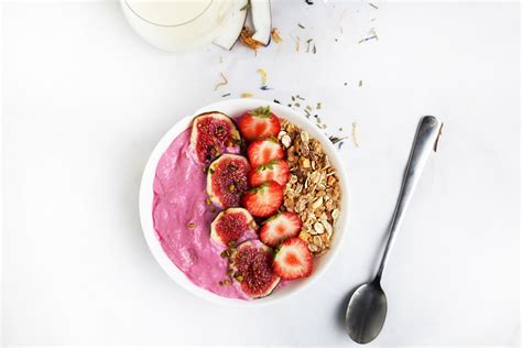 Vibrant Pink Smoothie Bowl - Vanillacrunnch - Lifestyle and Food Blog ...