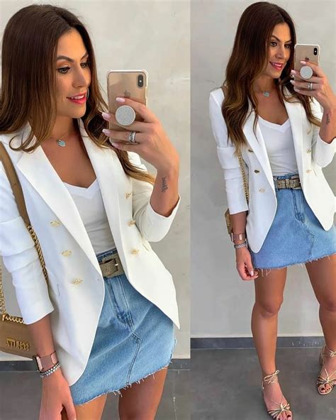 Saia jeans curta tshirt branca blazer branco alongado e sandália