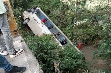 Fotos Y Video Al Menos 13 Muertos Y 30 Heridos Por Vuelco De Bus En