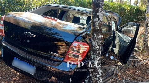 Carro Vai Parar Dentro De Fazenda Ap S Motorista Ser Fechado Em Rodovia