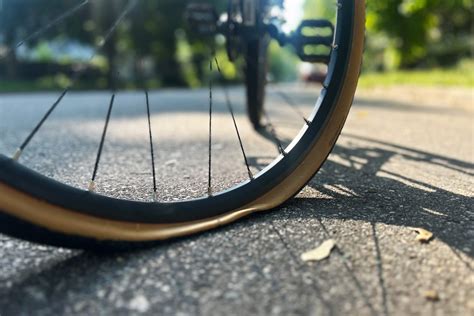 Aprende fácilmente cómo cambiar un neumático de bicicleta en solo