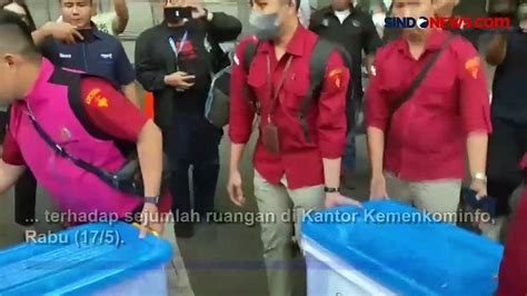 Tim Penyidik Kejagung Selesai Geledah Kantor Kominfo Sita 2 Boks