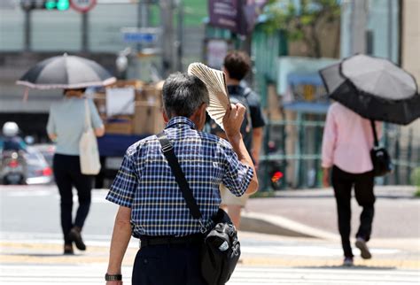 ‘살인 더위에 온열질환 사망자 13명내일 더 덥다종합 대한경제