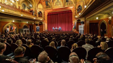 Volles Haus Im Kino Bei Der Filmpremiere Von Sebastian Kurz In Budapest