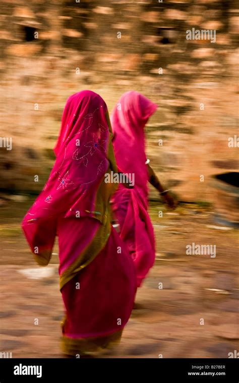 Indian Women In Sarees Hi Res Stock Photography And Images Alamy