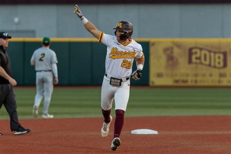 Gophers Baseball Wins Tuesday Night Thriller The Minnesota Daily