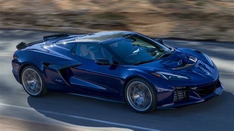 2025 Chevrolet Corvette Zr1 Supercar Killer Pairs 1 064 Hp And Split Window Style