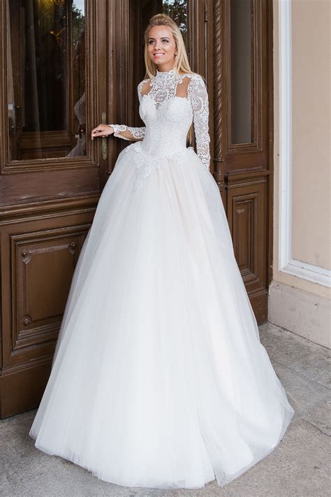 Robe de mariée traditionnelle à manches longues Oksana Mukha Paris