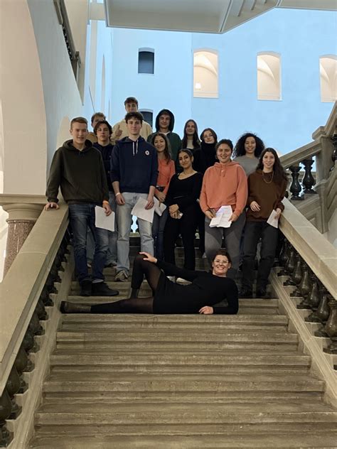 Schloß Schüler innen im Orbit Schloß Gymnasium Benrath