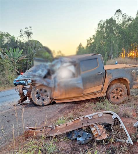 Tv Bambu Acidente Entre Caminhonete E Carreta Deixa Tr S V Timas