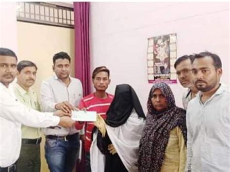 Tehsildar Handed Over Two Lakh Rupees From Cm Fund Husband Died In