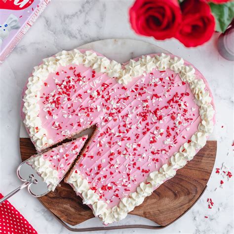 Hướng Dẫn Cake Decorating Hearts để Tạo Hình Trái Tim Trên Bánh Kem