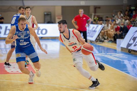 Liderii Csm Csu Oradea N Victoria Cu Dinamo Bucure Ti Csm Oradea