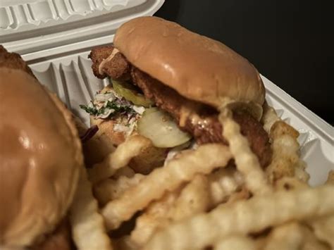 TWINZ HOT CHICKEN Updated July 2025 51 Photos 63 Reviews 2828 John F Kennedy Blvd