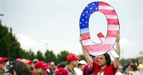 Fanáticos de QAnon se reúnen para ver la resurrección del hijo de JFK