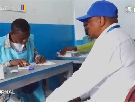 Vidéo Voici comment le président de la CENI Denis Kadima a voté ce