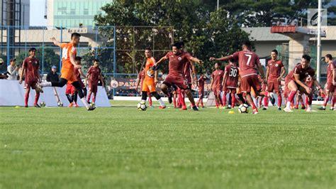 FOTO Tatap Musim 2019 Persija Gelar Latihan Perdana Terbuka Foto