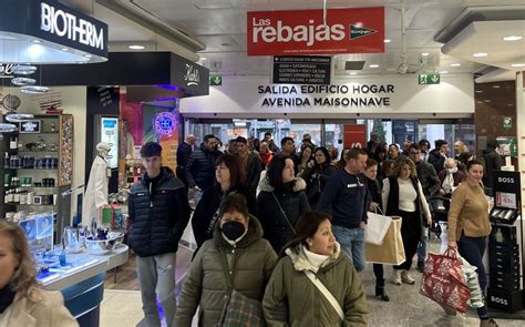 Rebajas de enero en Alicante a la caza del descuento en más de 1 000