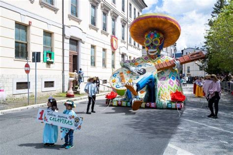 Rocca Di Mezzo Migliaia Di Visitatori Per La Festa Del Narciso