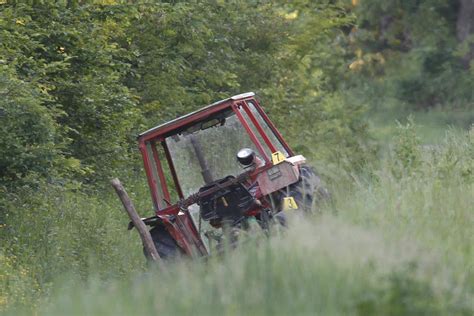 U prevrtanju traktora poginuo 73 godišnjak 01Portal