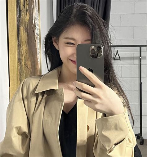 Chaeryeong Itzy Icon Pfp In 2022 Itzy Cute Profile Pictures Mirror Selfie