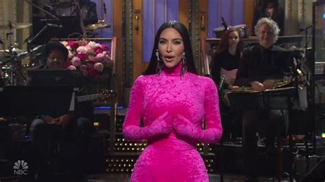 Kim Kardashian En Combi Flashy Au Saturday Night Live Cette Maison