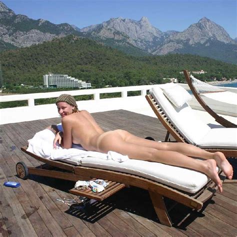 Bare Naked Tanning Real Girls In The Buff Pics