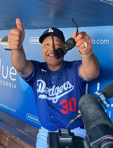 ロバーツ監督大谷翔平の30歳誕生日にワインのギフトささやかな祝福翔平は大げさなことは好きではないからね中日スポーツ東京中日スポーツ