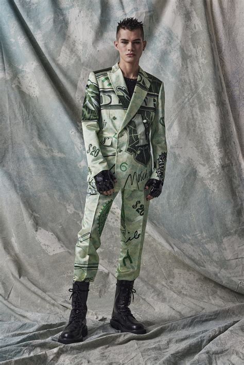 Moschino Pre Fall 2023 Men S Fashion Show The Impression