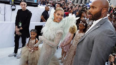 Saiba quanto custou o vestido de Blue Ivy filha de Beyoncé e Jay Z