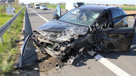 Rechtsüberholer verursacht Unfall auf der B56 | Aachener Zeitung