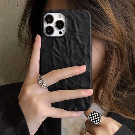 Funda de teléfono con pliegues de lámina de estaño mate para iPhone 13