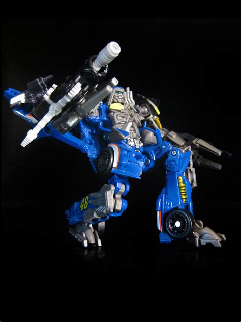 Dark Of The Moon Wrecker Autobot Top Spin Pictures And Review