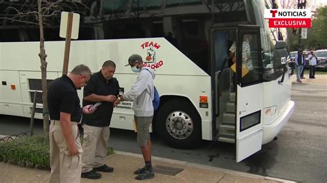 First Migrants Arrive In D C On Texas Charter Buses Nbc 5 Dallas