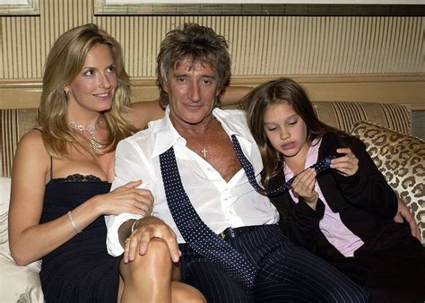 Rod Stewart Poses With 4 Mothers Of His Children A Mothers Reunion