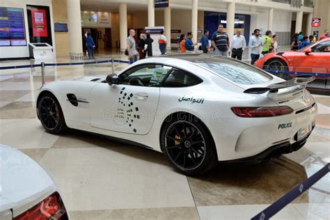 Der Mercedes Benz Gt R Coupe Der Dubai Polizei Auto Ist Auf Dubai Motor