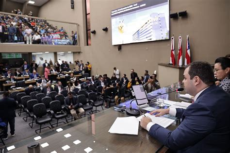 Roberto Cidade sanciona 27 leis como governador em exercício do AM