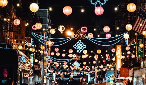 Theres A Gorgeous New Lantern Display Lighting Up Chinatowns Streets