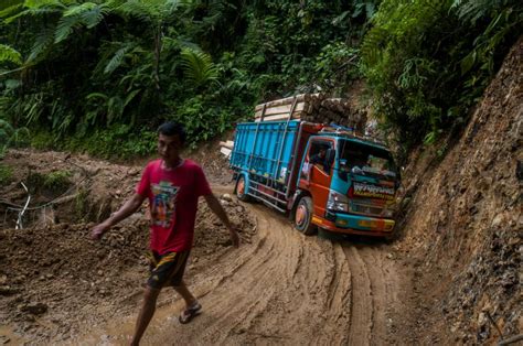 Jalan Penghubung Lebak Sukabumi Rusak Parah Republika Online